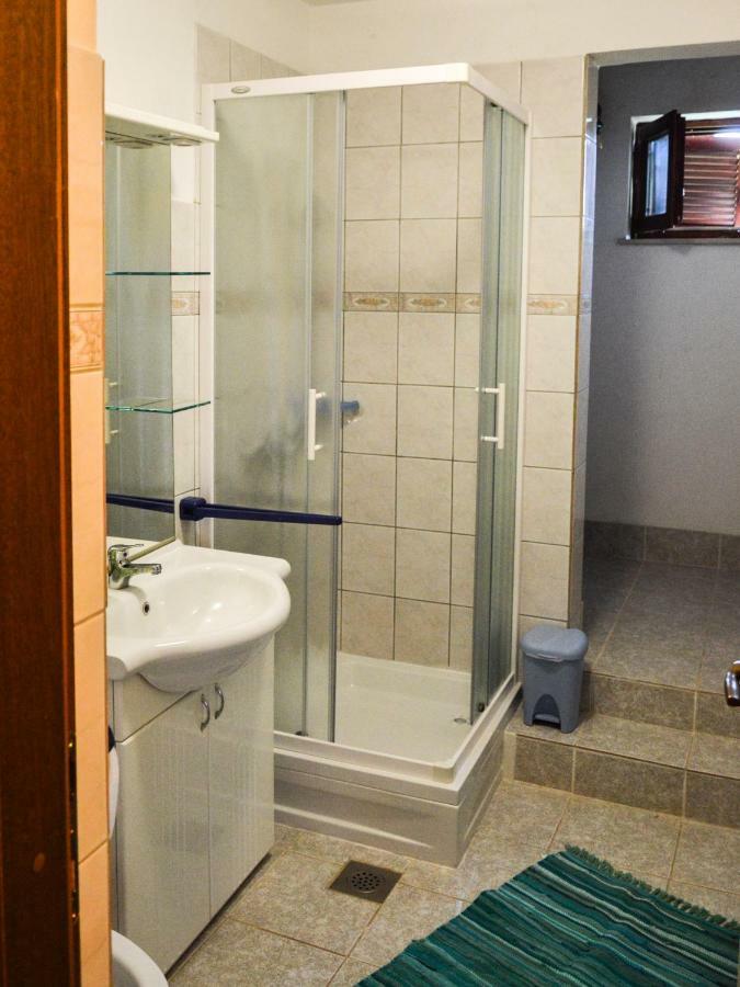 Apartment Zoja Pinezici  Bagian luar foto