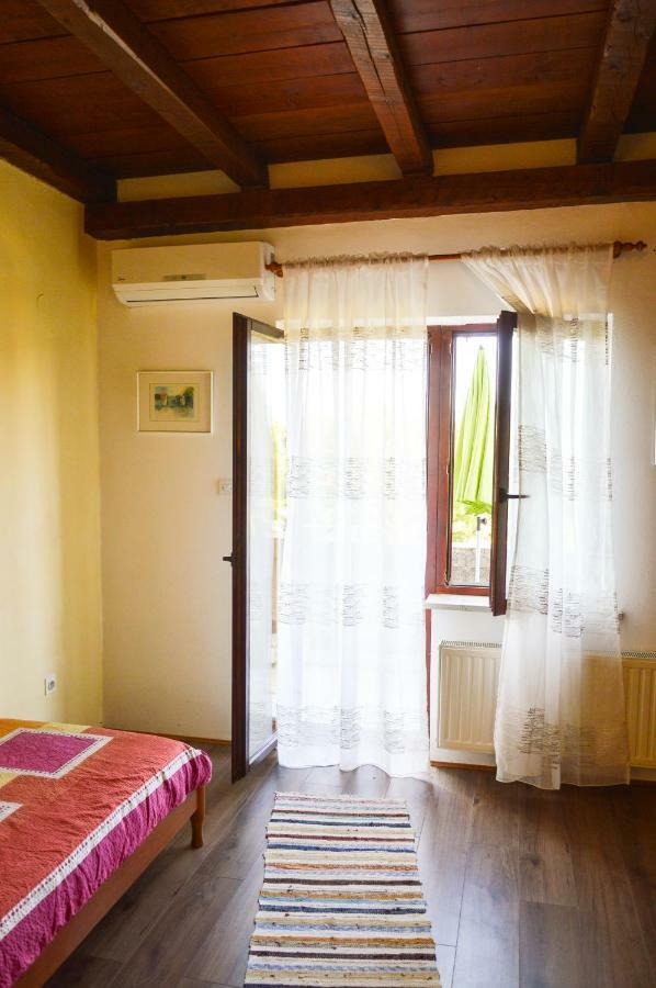 Apartment Zoja Pinezici  Bagian luar foto