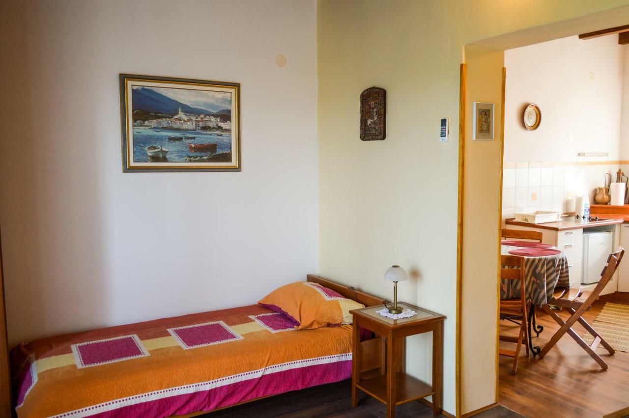 Apartment Zoja Pinezici  Bagian luar foto